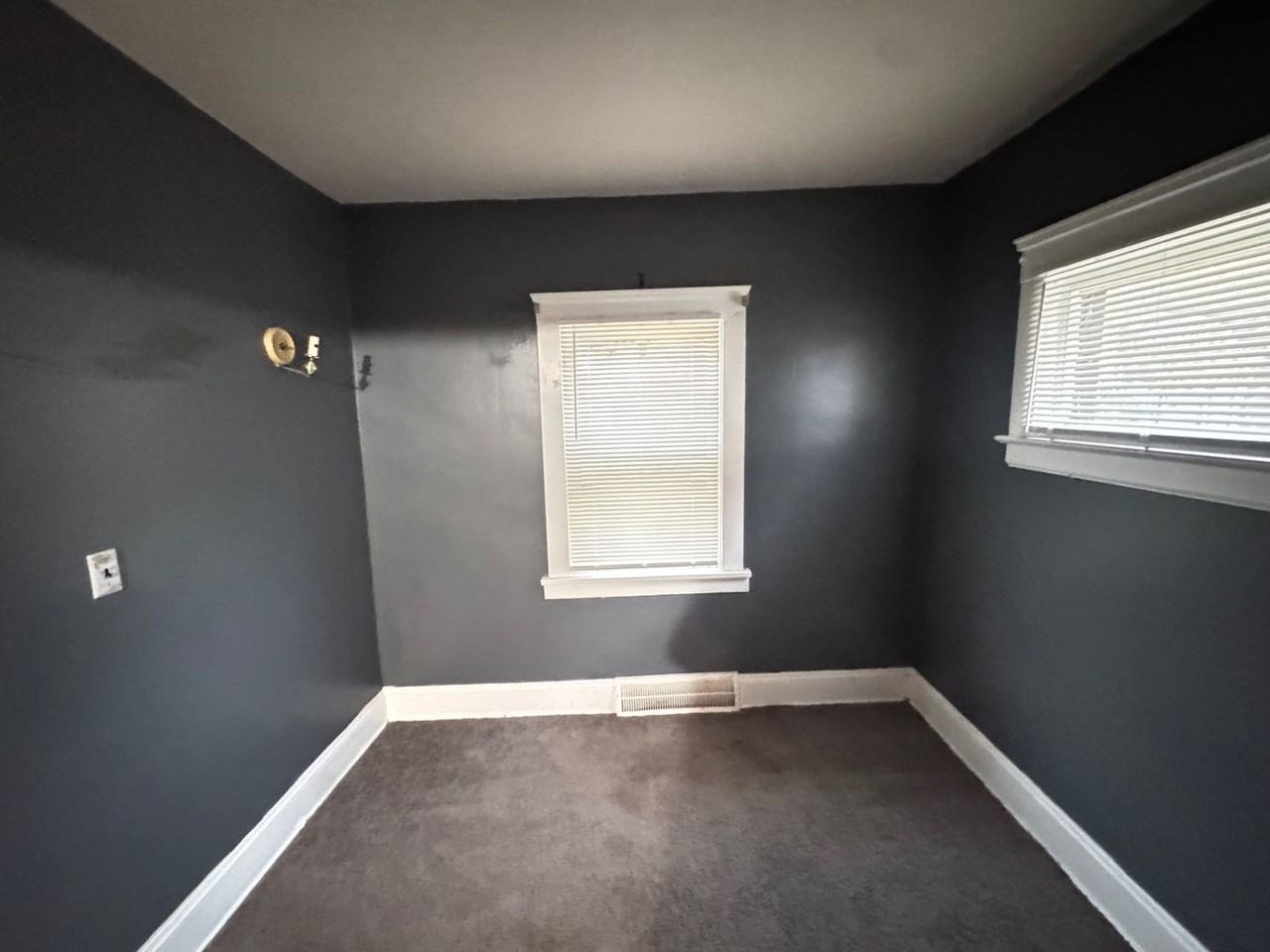 849 Rudyard Rd - Photo 5 of 17