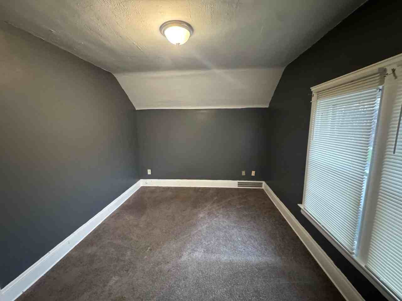 849 Rudyard Rd - Photo 7 of 17