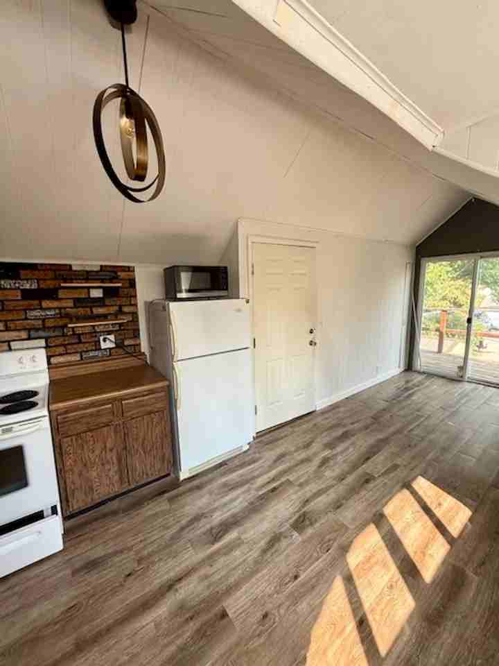 1222 S 6th Ave #C - Photo 5 of 12