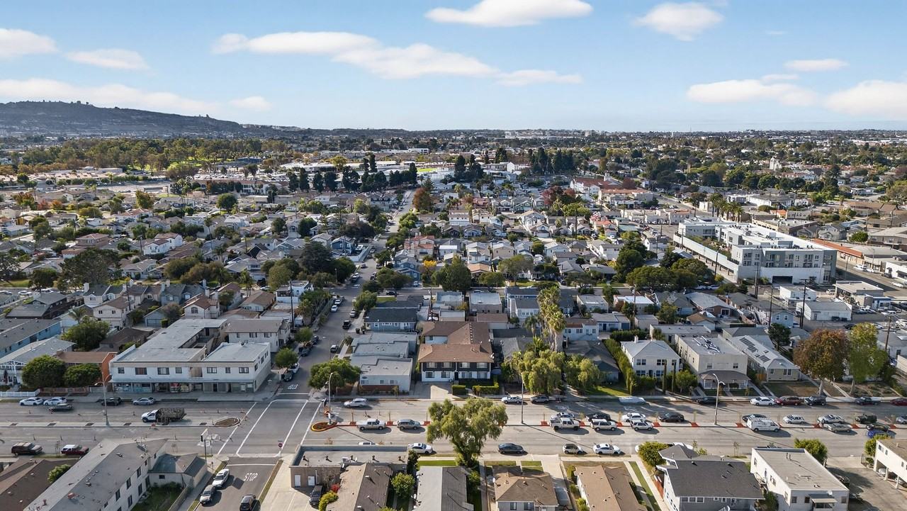 1751 Cabrillo Ave - Photo 2 of 5