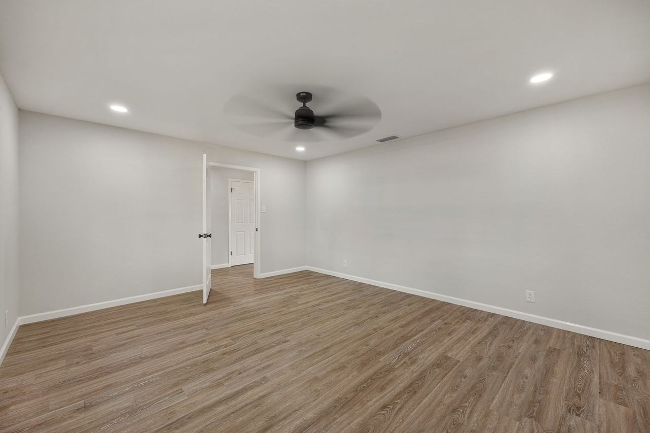 119 Samuel Dr - Photo 7 of 34