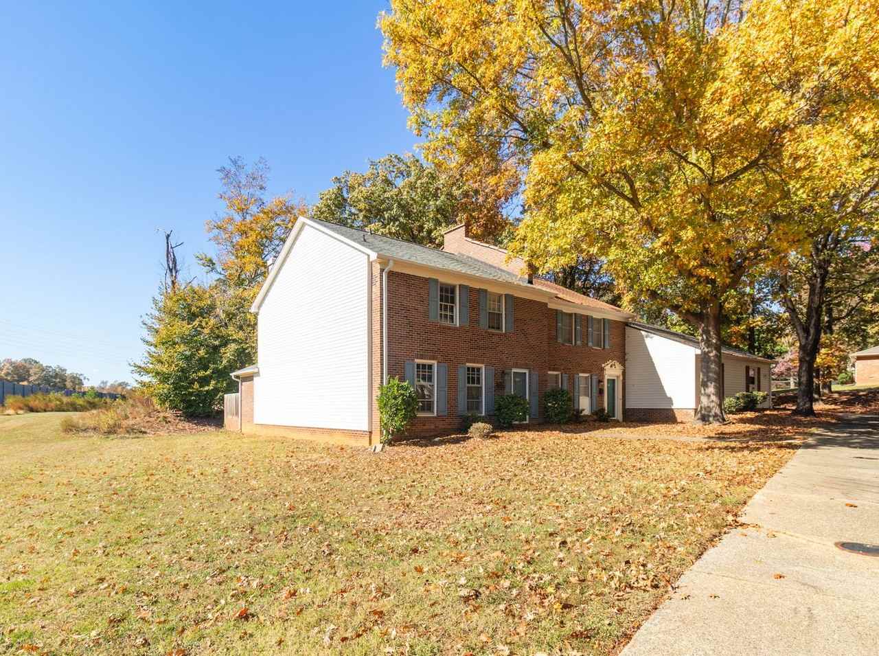 3317 Regents Park Lane - Photo 3 of 28