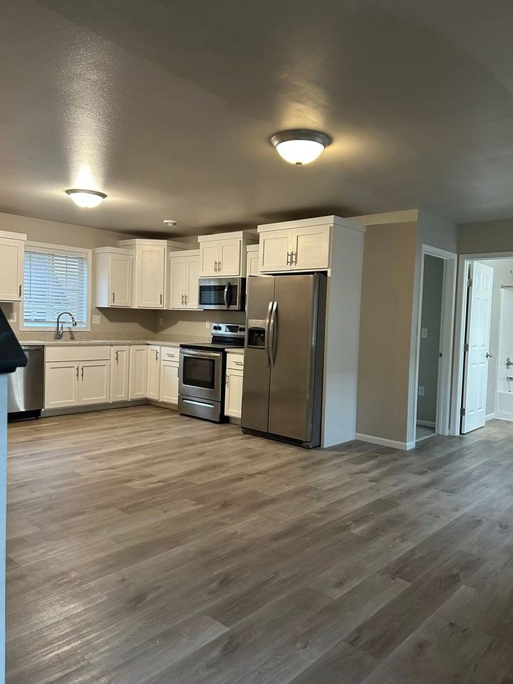 703 10th Ave N #1 - Photo 3 of 18