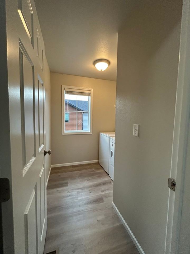 703 10th Ave N #1 - Photo 7 of 18