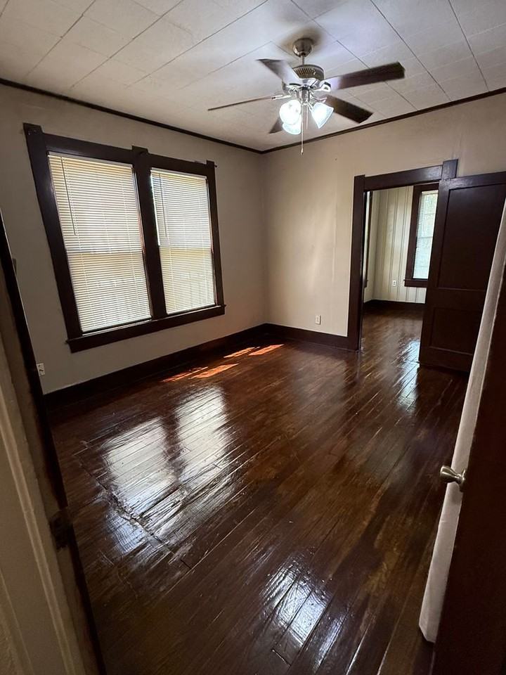 1610 Prairie St - Photo 3 of 12