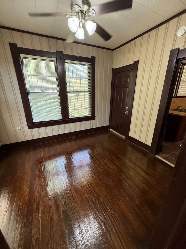 1610 Prairie St - Photo 6 of 12