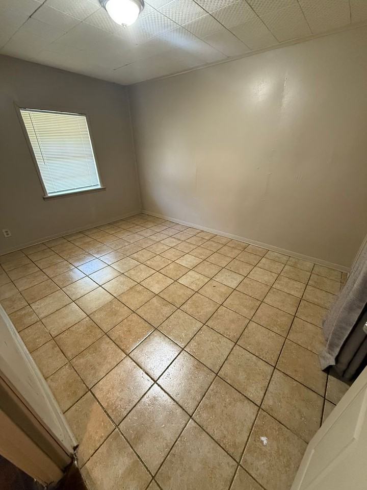 2450 North Lynwood Drive - Photo 5 of 13