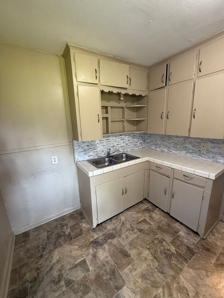 2450 North Lynwood Drive - Photo 6 of 13