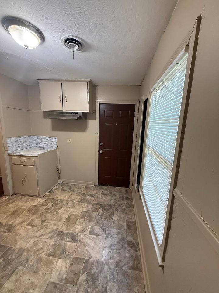 2450 North Lynwood Drive - Photo 7 of 13