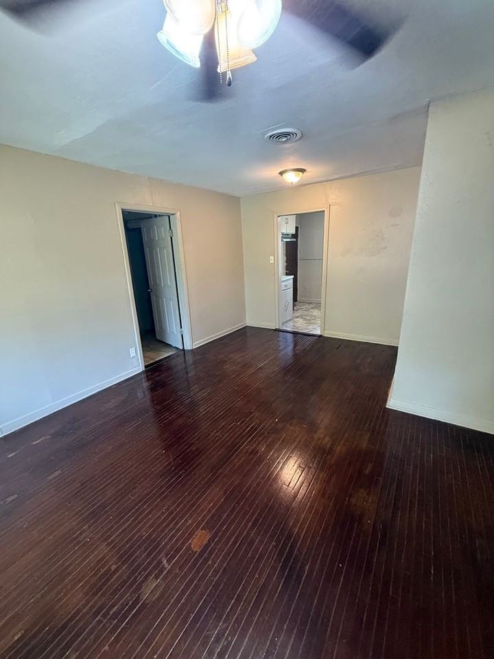 2450 N Lynwood Dr - Photo 4 of 11