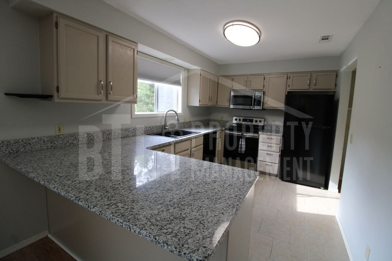 601 Lakewood Rd - Photo 3 of 18