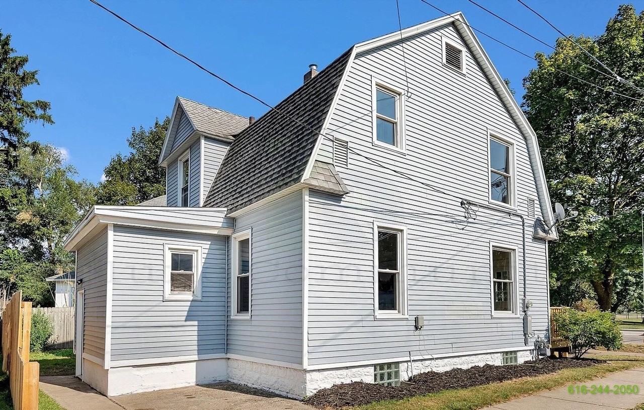 1153 Bridge St Nw - Photo 3 of 20