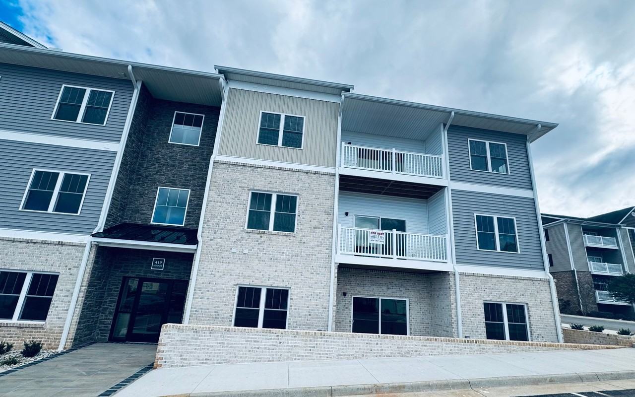 419 Rotunda St - Photo 2 of 18