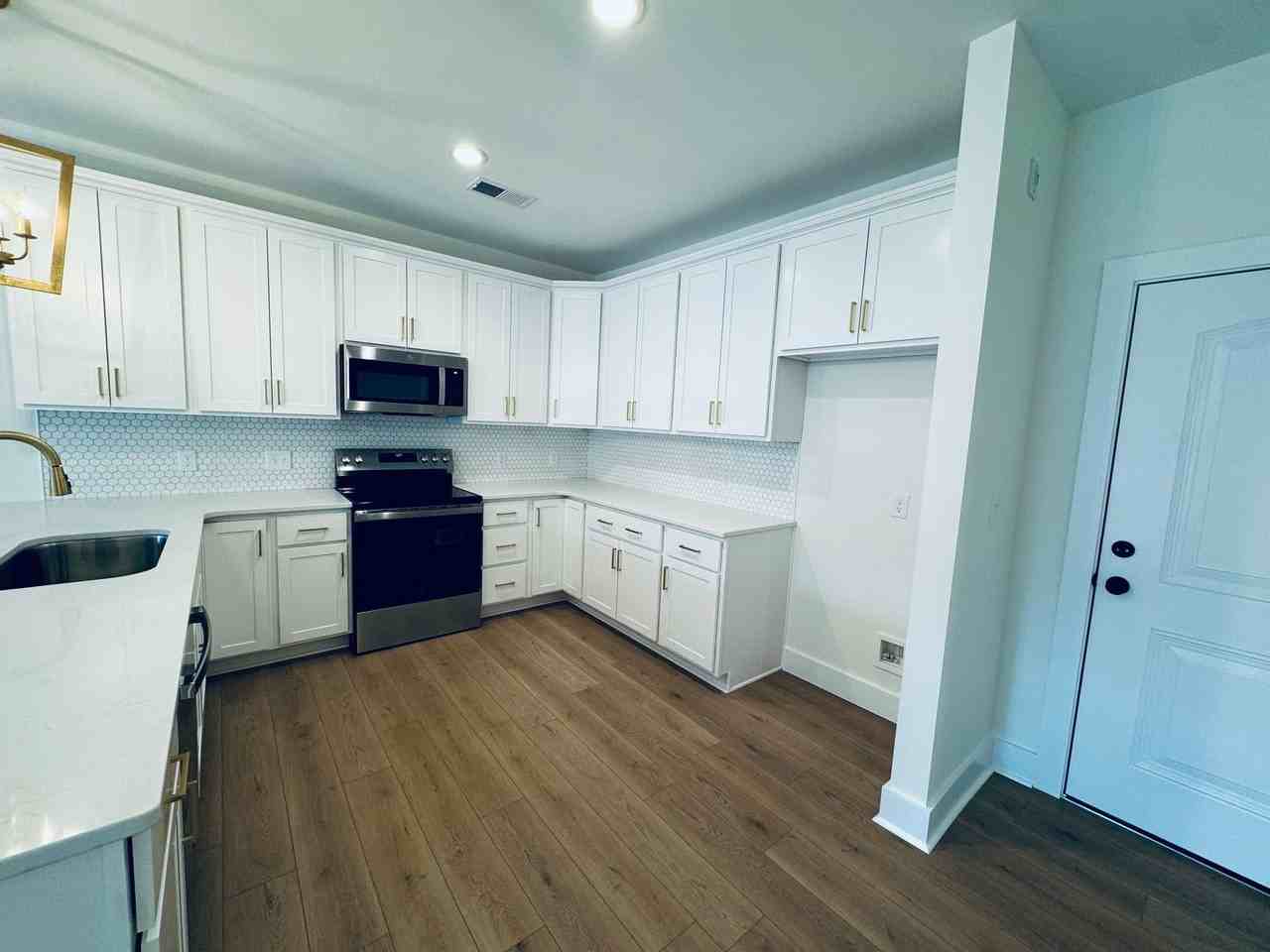 419 Rotunda St - Photo 6 of 18