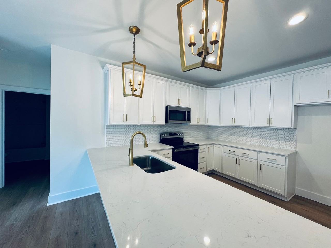 419 Rotunda St - Photo 4 of 19