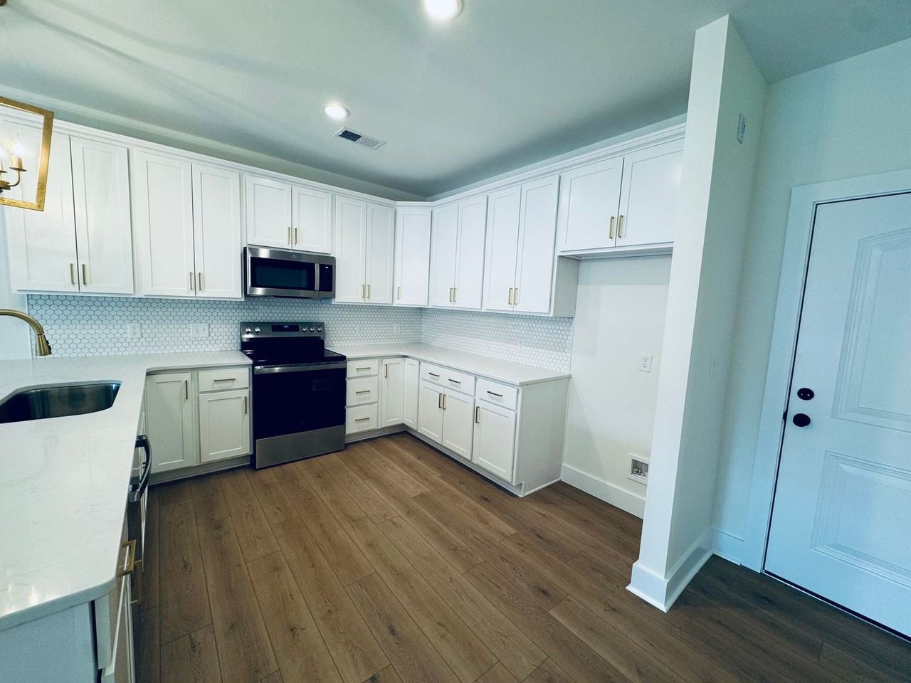 419 Rotunda St - Photo 6 of 19