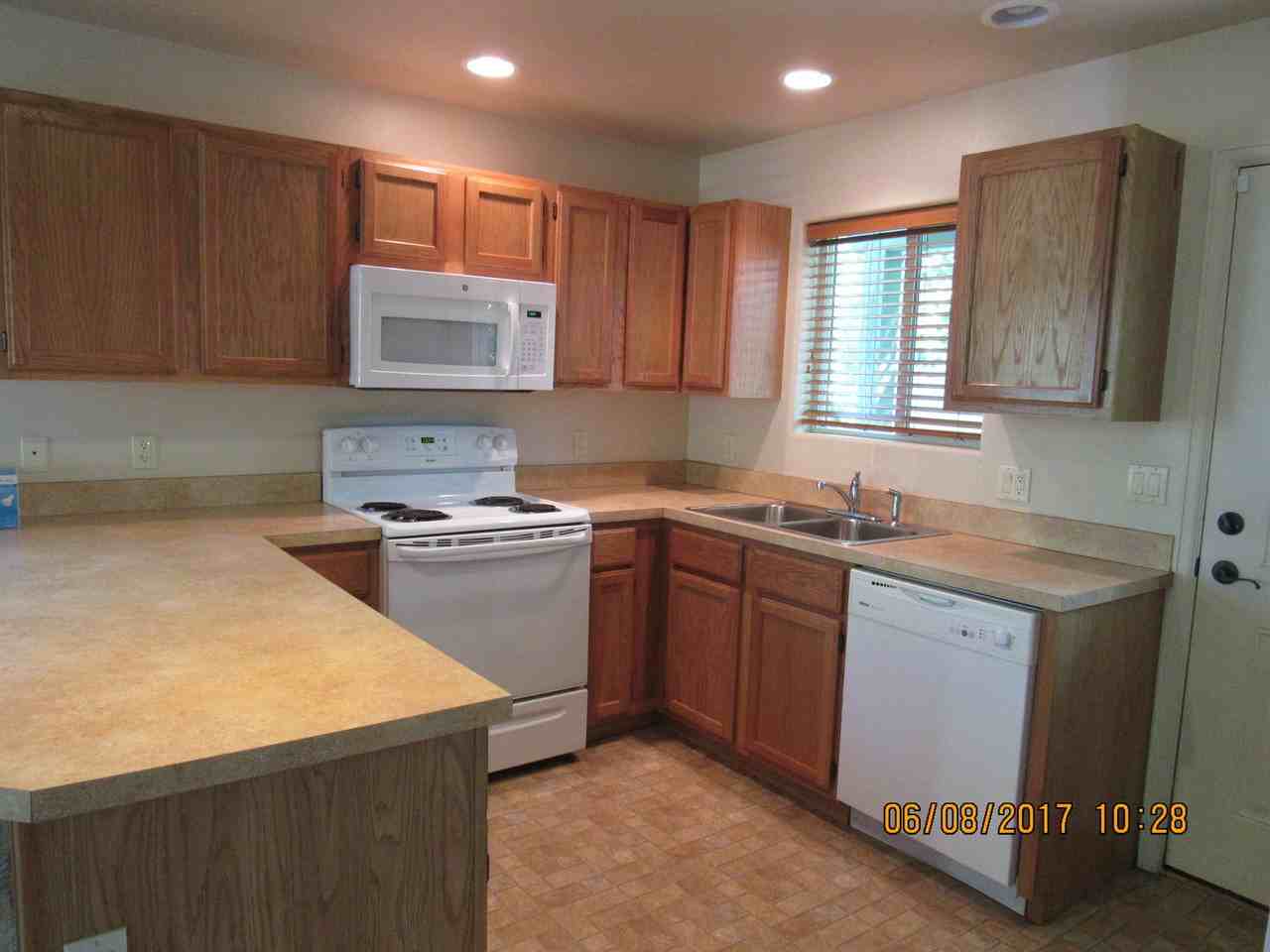 198 W 26th St - Photo 3 of 10