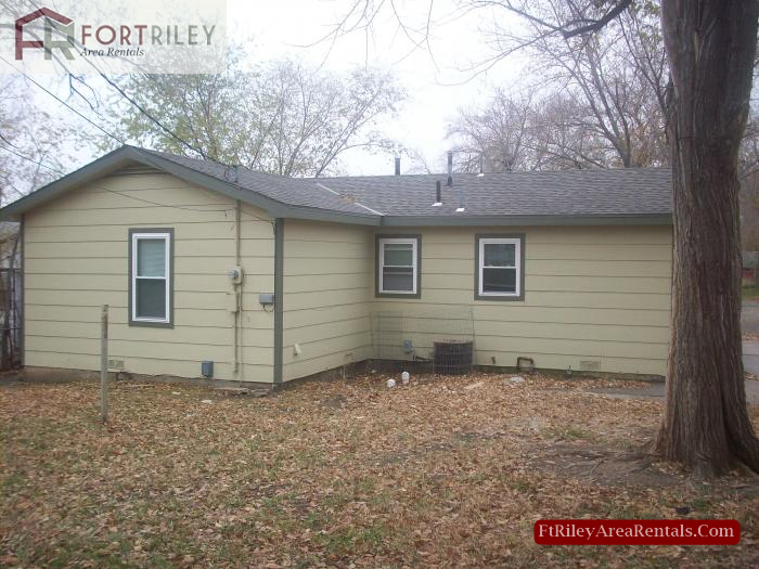 1220 W 19th St - Photo 2 of 24