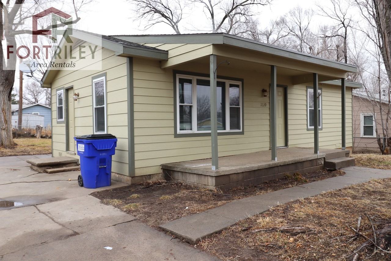 1220 W 19th St - Photo 3 of 24