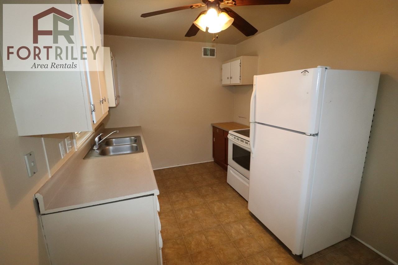 1220 W 19th St - Photo 6 of 24