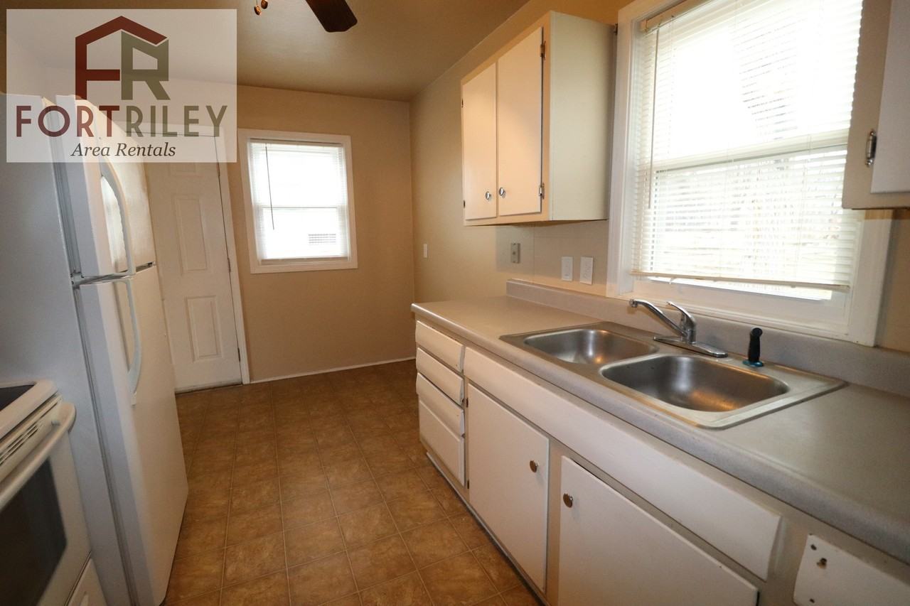 1220 W 19th St - Photo 7 of 24