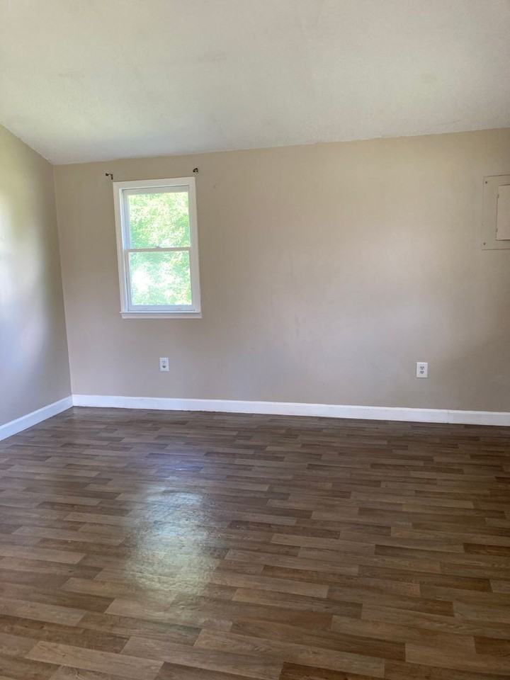 1209 Main St - Photo 2 of 7