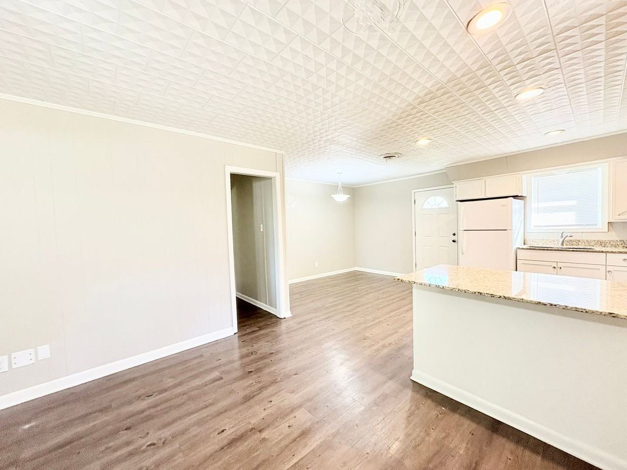 1115 Stutes St - Photo 3 of 14