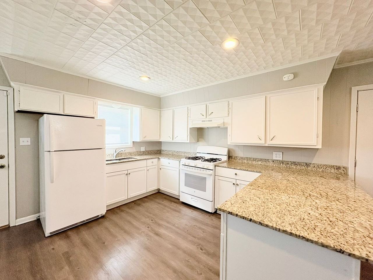 1115 Stutes St - Photo 4 of 14