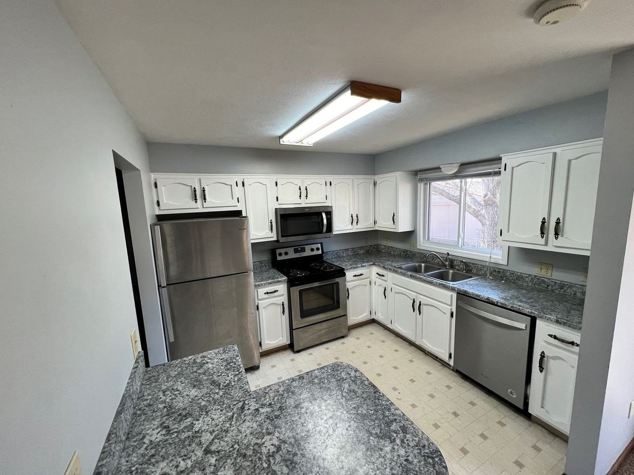 1201 Frontier Ln - Photo 2 of 14