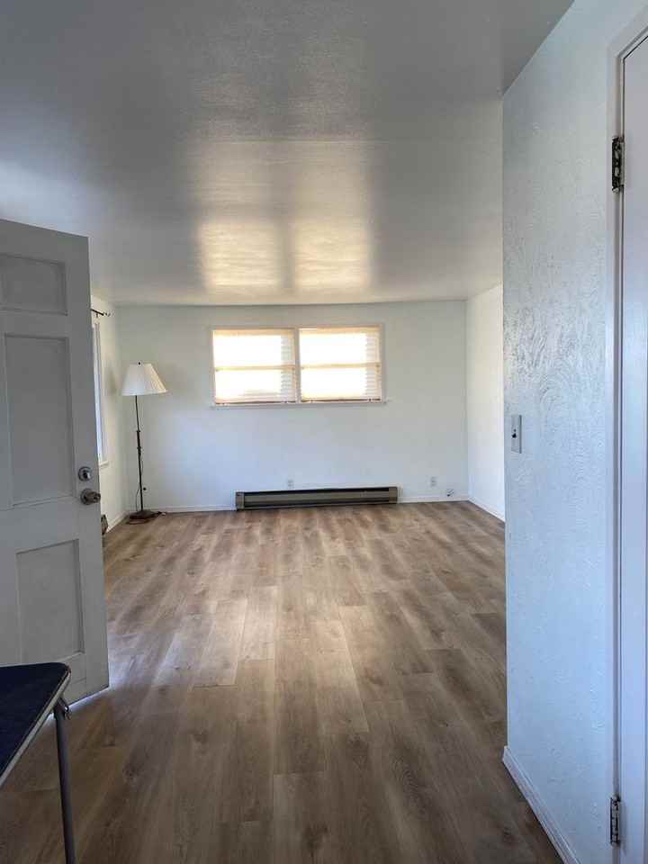 159 H St Se - Photo 3 of 9