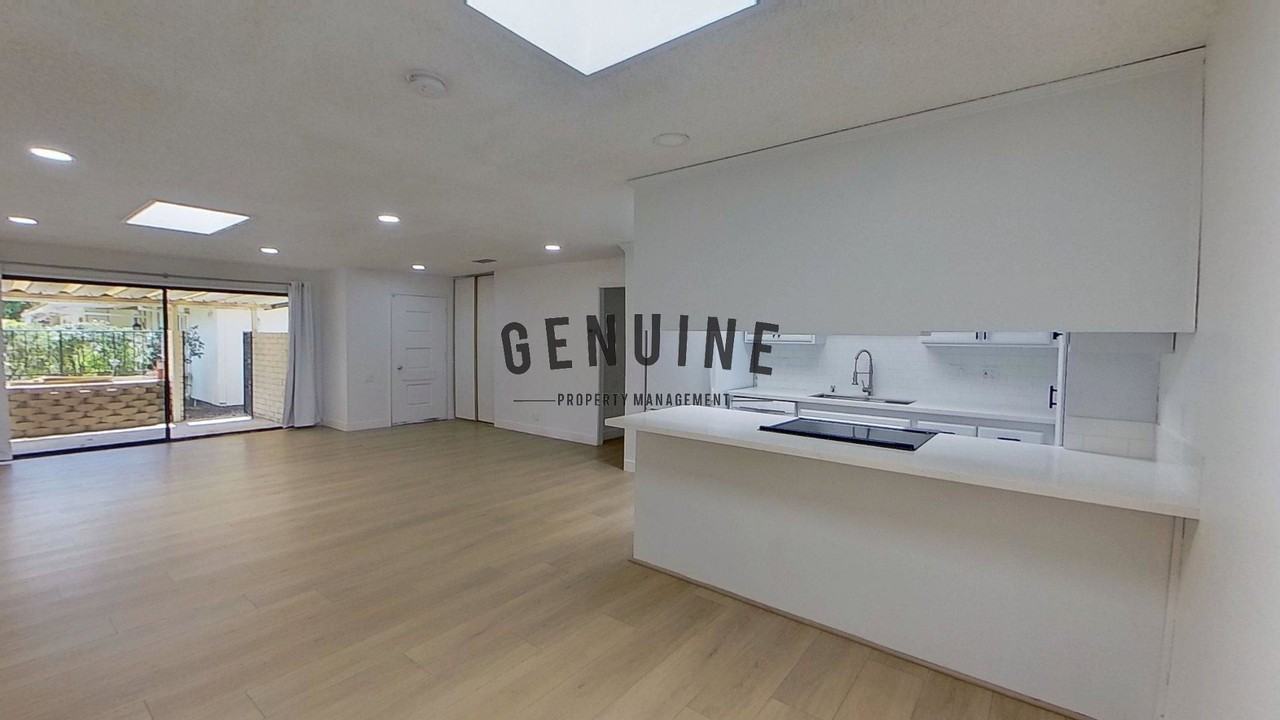 3088 Via Serena North