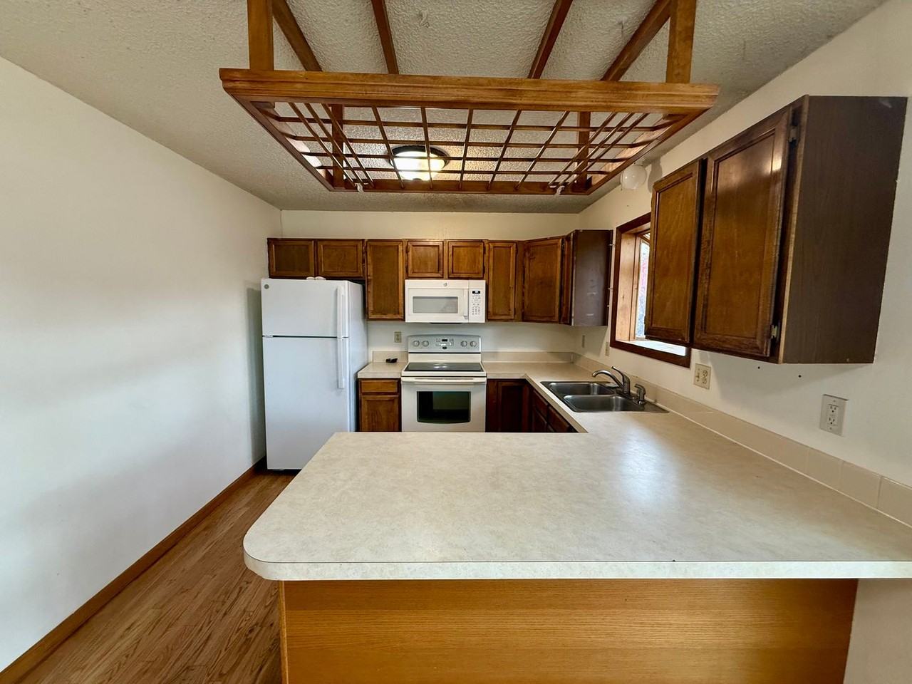 902 Bayberry Dr - Photo 5 of 29