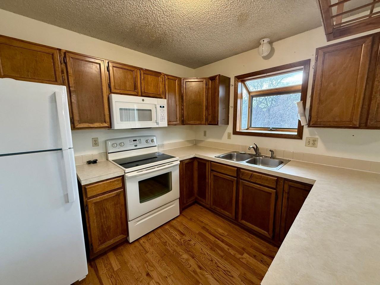 902 Bayberry Dr - Photo 7 of 29