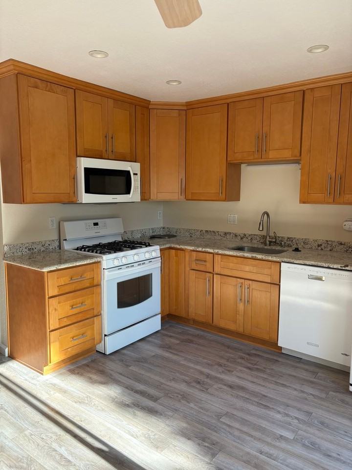 244 Park Place Dr - Photo 4 of 15