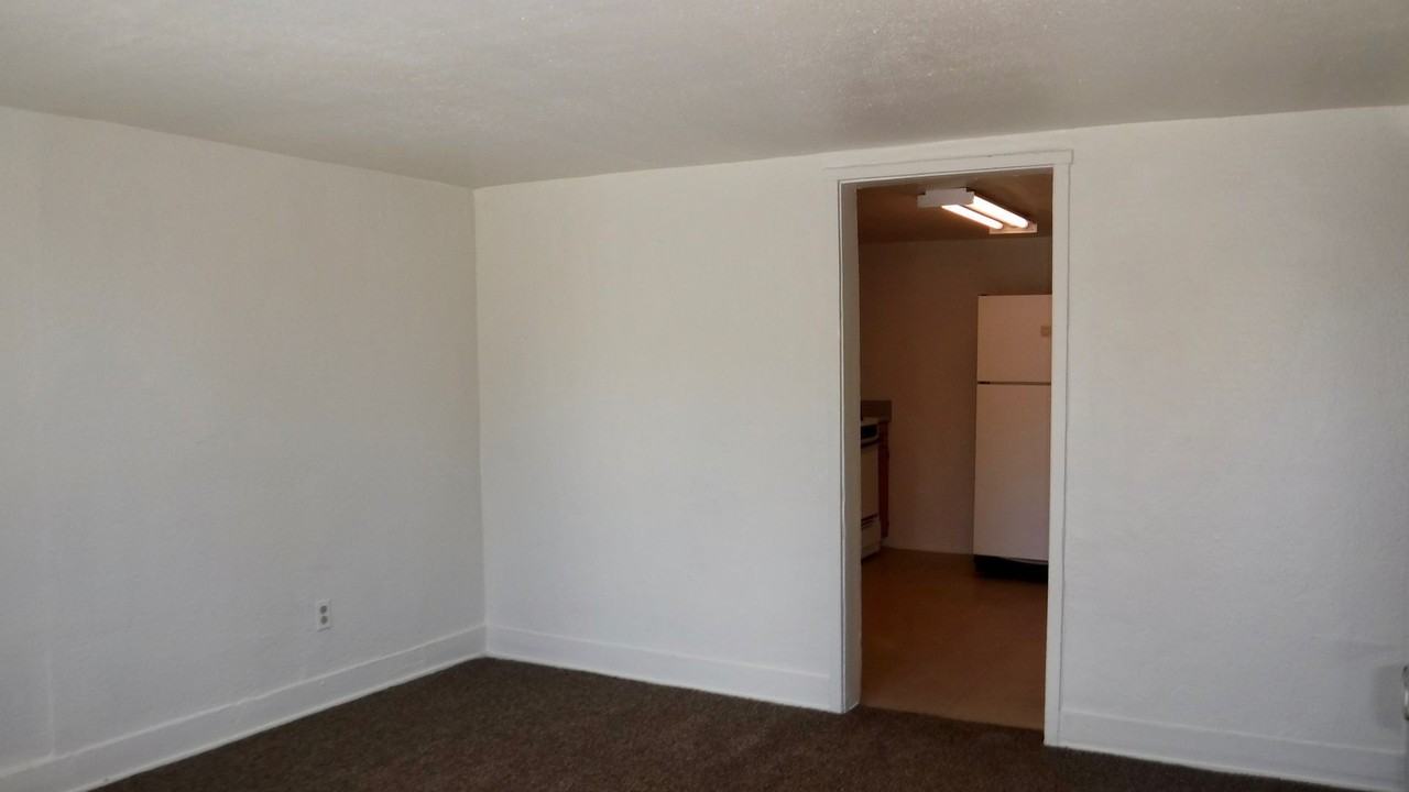 611 Woodland Ave Nw - Photo 2 of 6