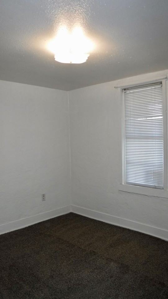 611 Woodland Ave Nw - Photo 4 of 6