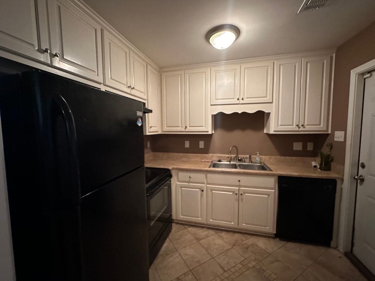 3810 Robbins Rd - Photo 4 of 17