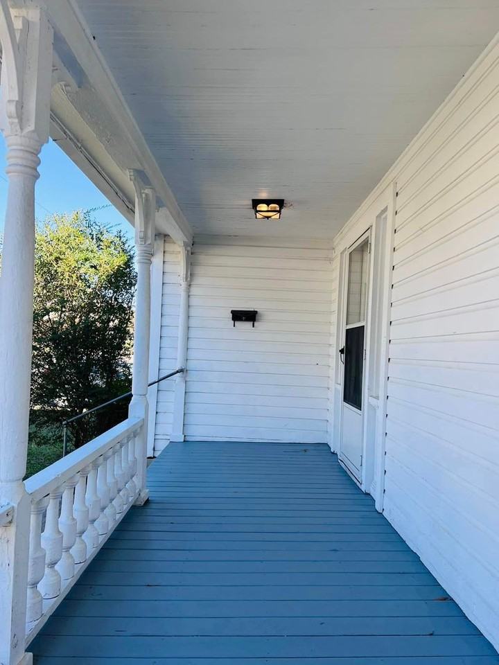 118 Rectory St - Photo 2 of 21