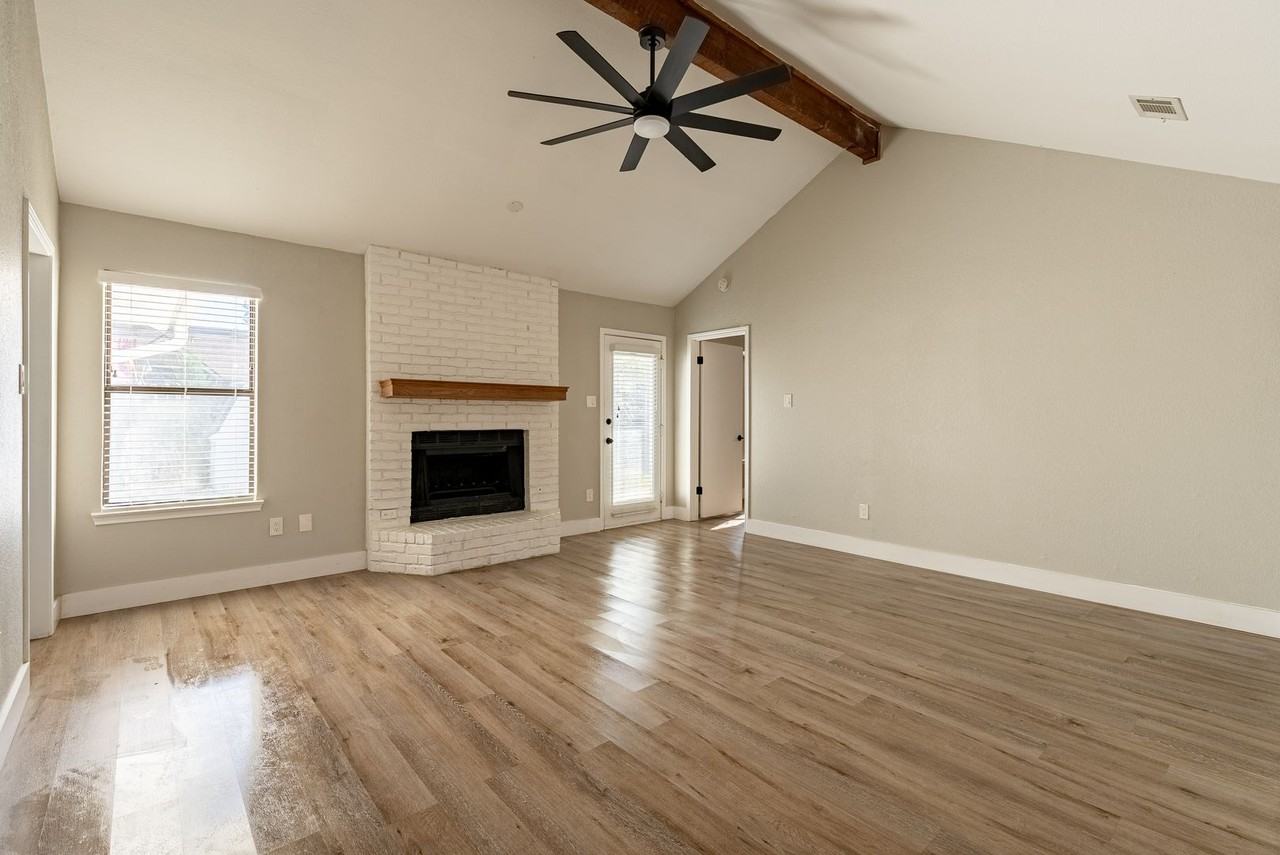 705 Dover Ln - Photo 3 of 23