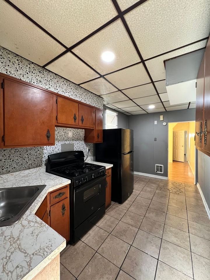 940 Muhlenberg St - Photo 3 of 12