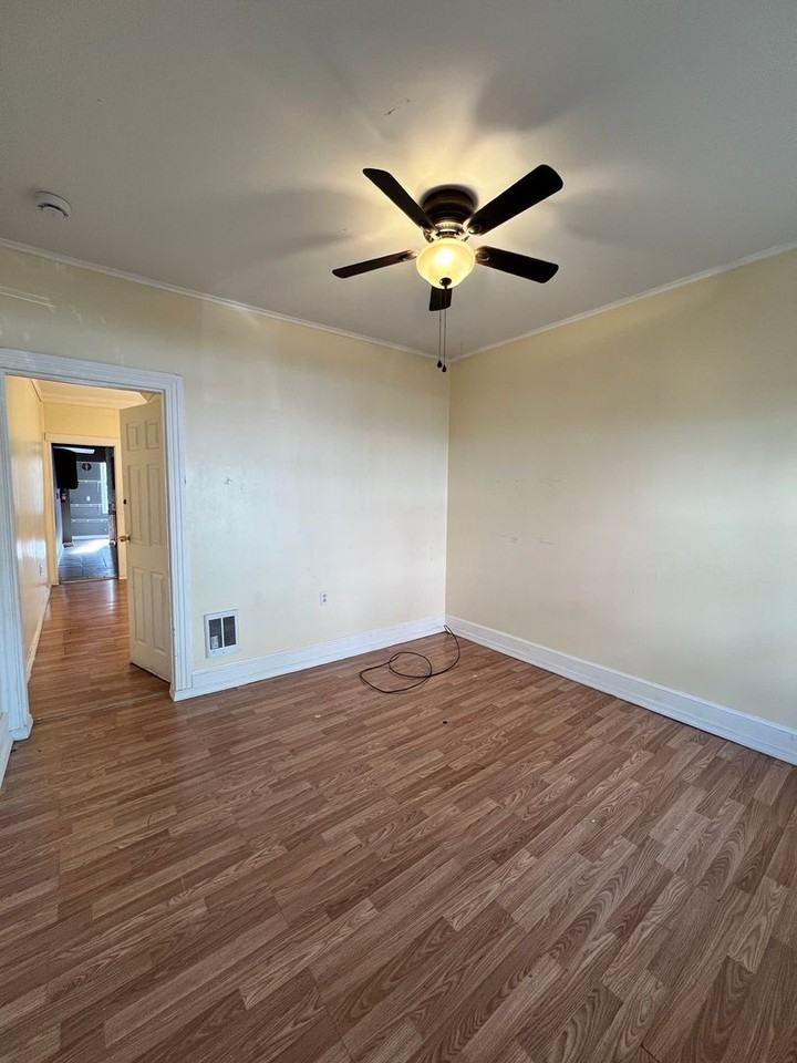 940 Muhlenberg St - Photo 7 of 12