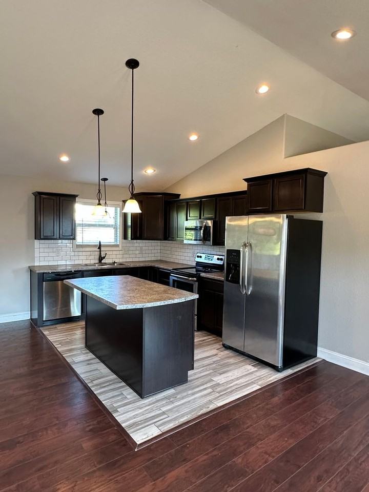 100 Kennedy Ct - Photo 3 of 32