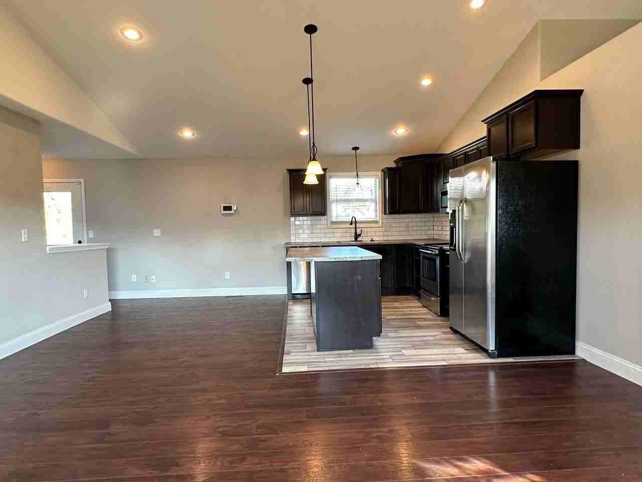 100 Kennedy Ct - Photo 4 of 32