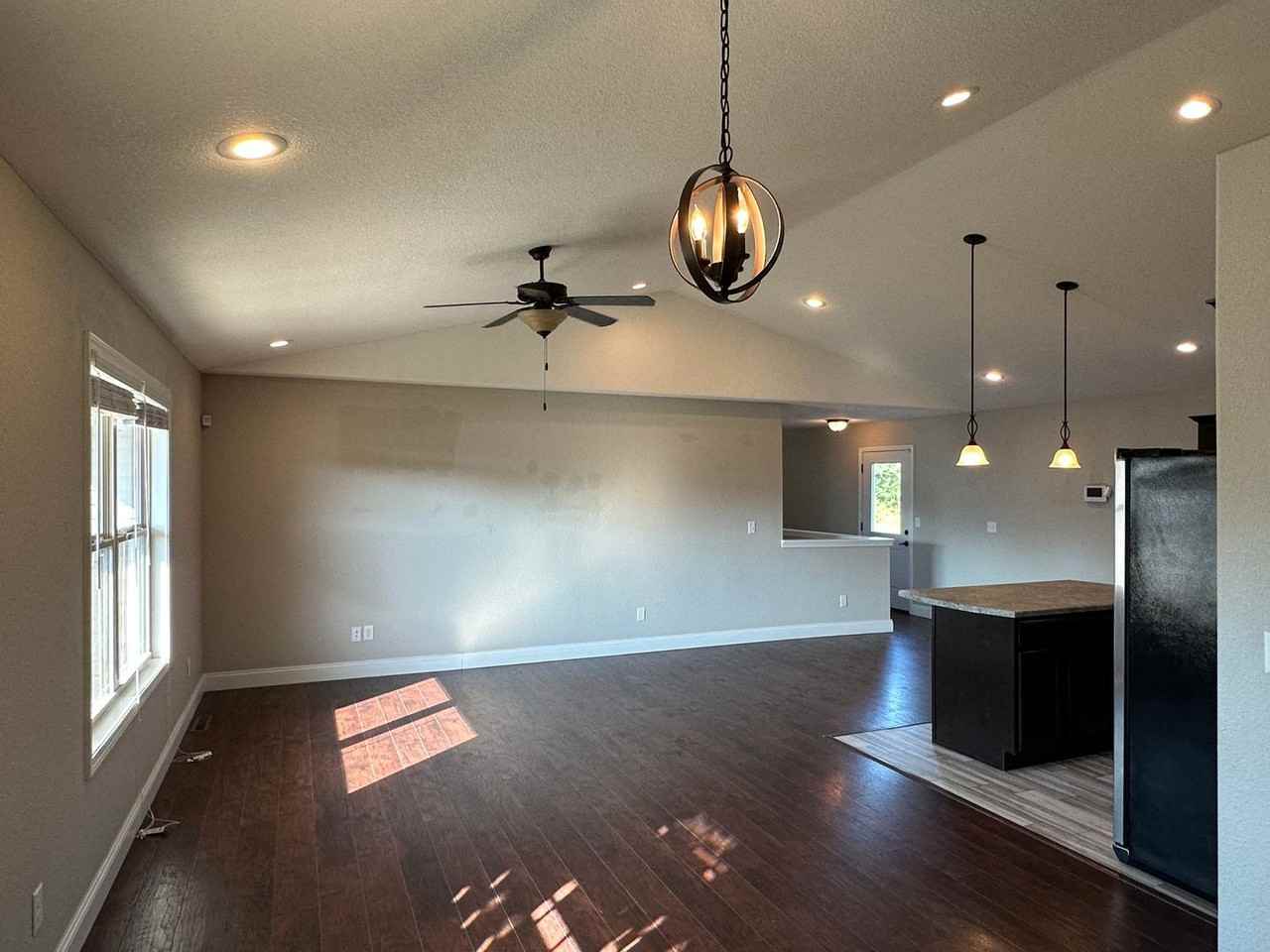 100 Kennedy Ct - Photo 7 of 32