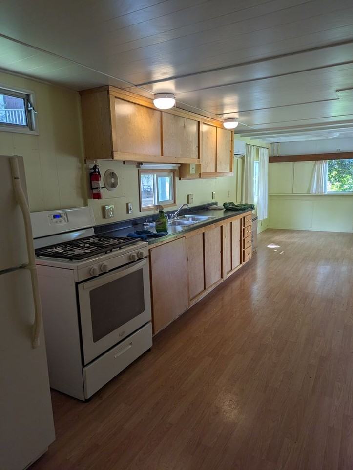 249 Se 2nd St - Photo 4 of 9