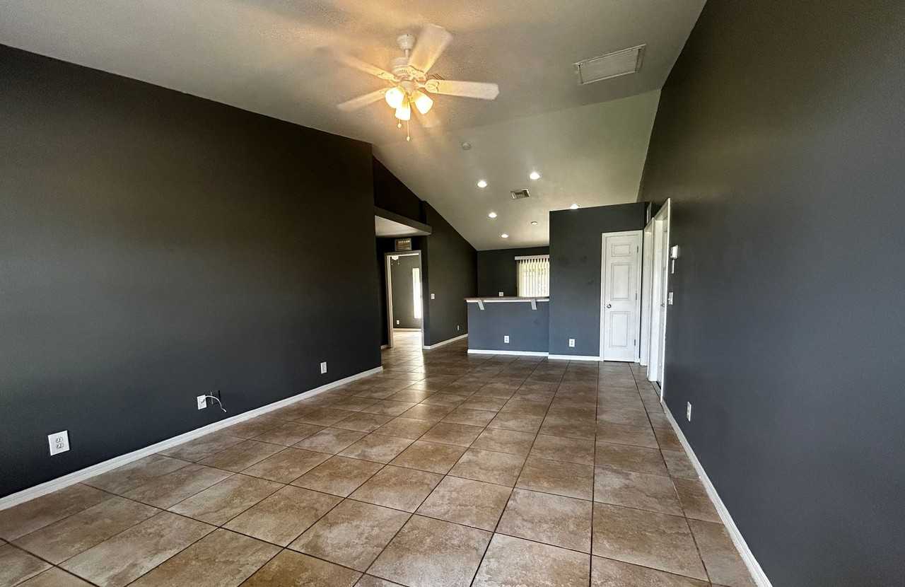 402 Banfield Pl - Photo 2 of 17