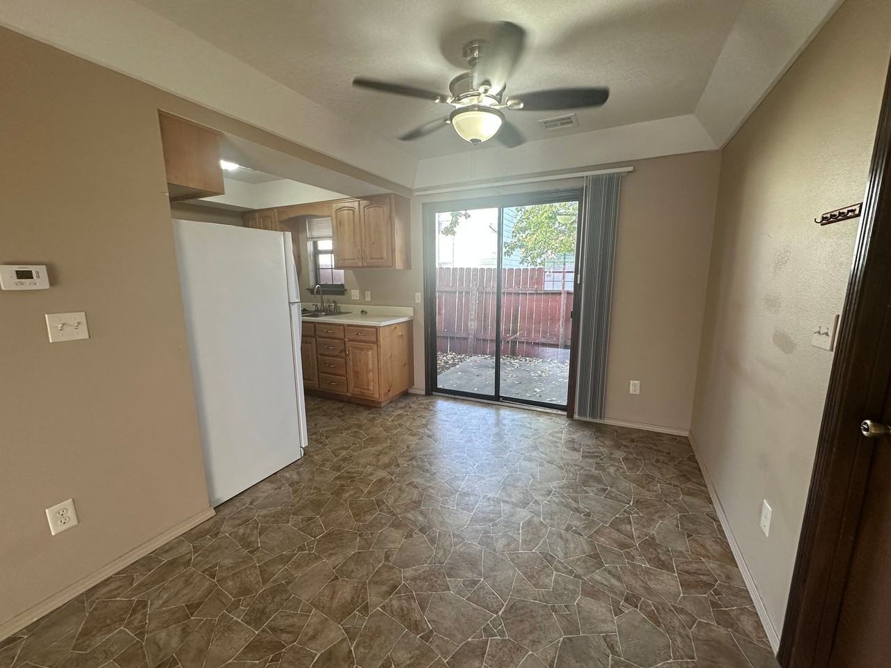 1107 S Saint Louis Ave - Photo 5 of 12