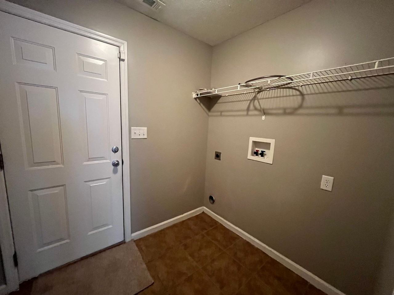 4163 Meredith Dr - Photo 6 of 18