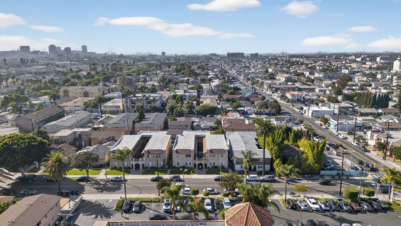 915 Cherry Ave - Photo 2 of 3