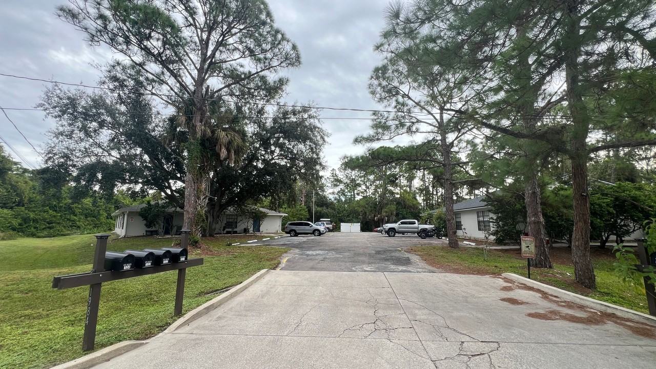 1984 Agora Cir Se #104 - Photo 5 of 28